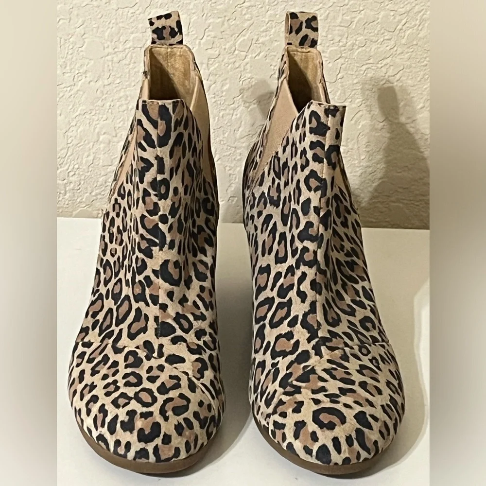 TOMS Women's Kelsey Leopard Round Toe Wedge Fashion Boot